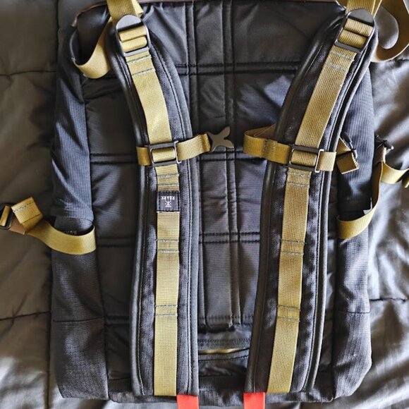 Roark Daytrip Backpack 27L - Picture 2 of 3